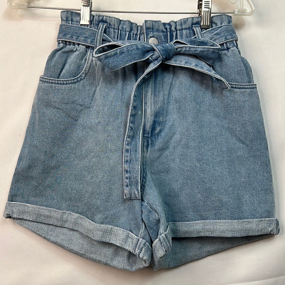 Vero Moda paper bag Denim shorts with belt. Size XS NWT